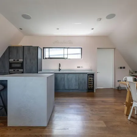 Penthouse Of Old Piano Factory In Kentish Town - Homestay